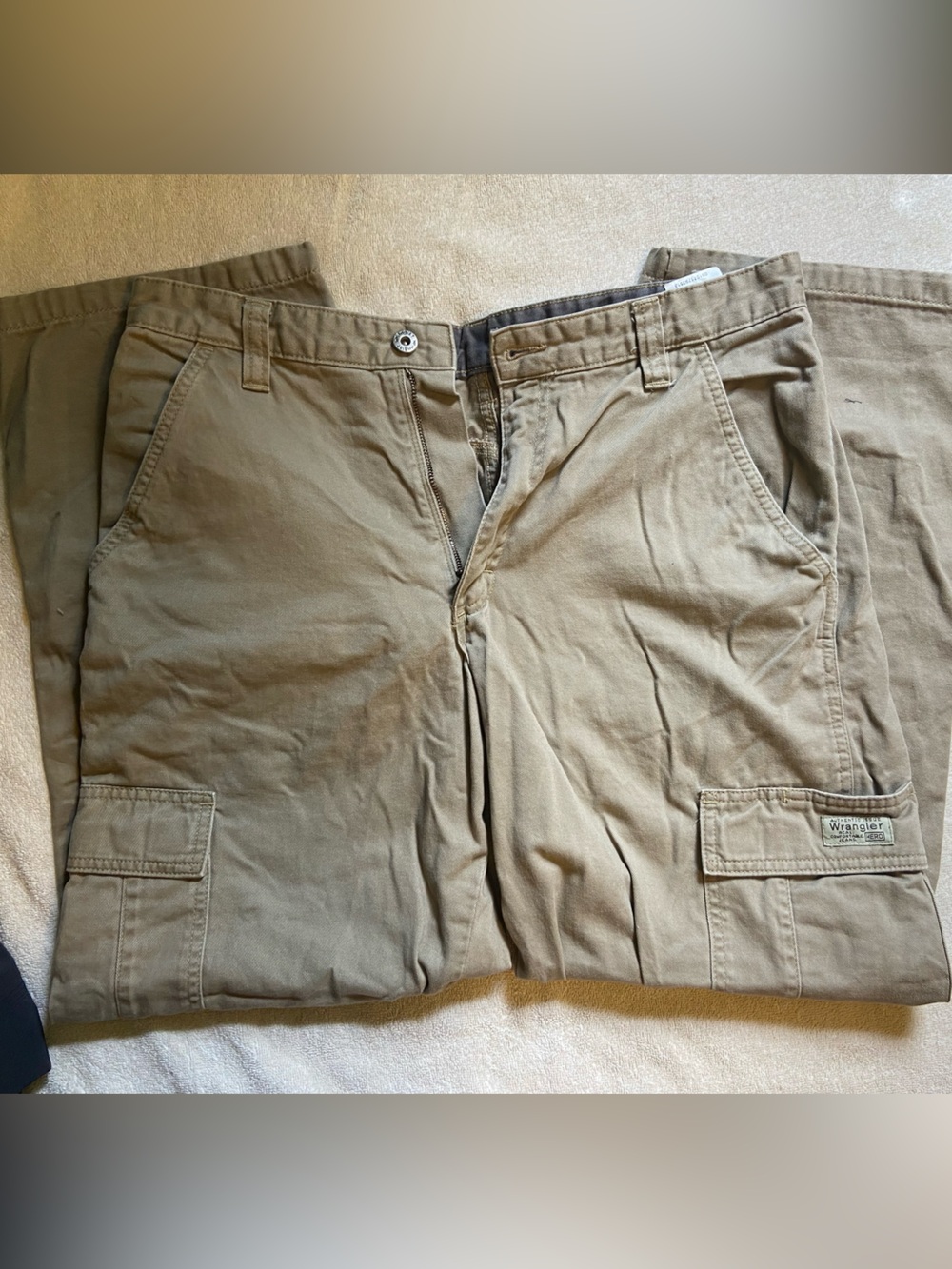 Wrangler Men’s Work Pants
Size - 32x30
(Women’s size - 30-32)